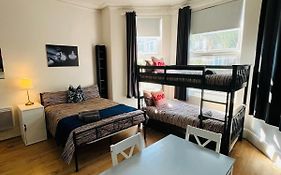 Wonderful Fully-Equipped Studio Near Central London 8